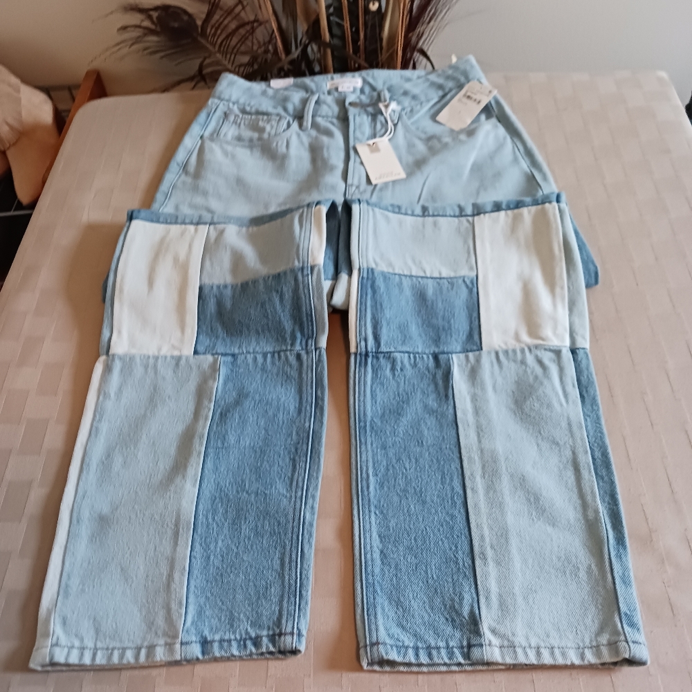 Good American 90's Patch Straight Leg High Rise Jean - Picture 4 of 13